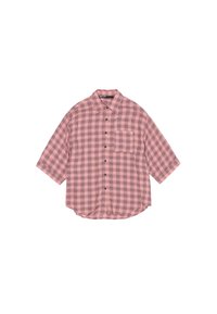 Camisa a cuadros en tonos rosa pastel y negro, con un diseño de botón, un bolsillo en el pecho y mangas de tres cuartos con un dobladillo redondeado.