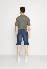 INDICODE JEANS INKADEN HOLES - Calções de ganga - medium indigo