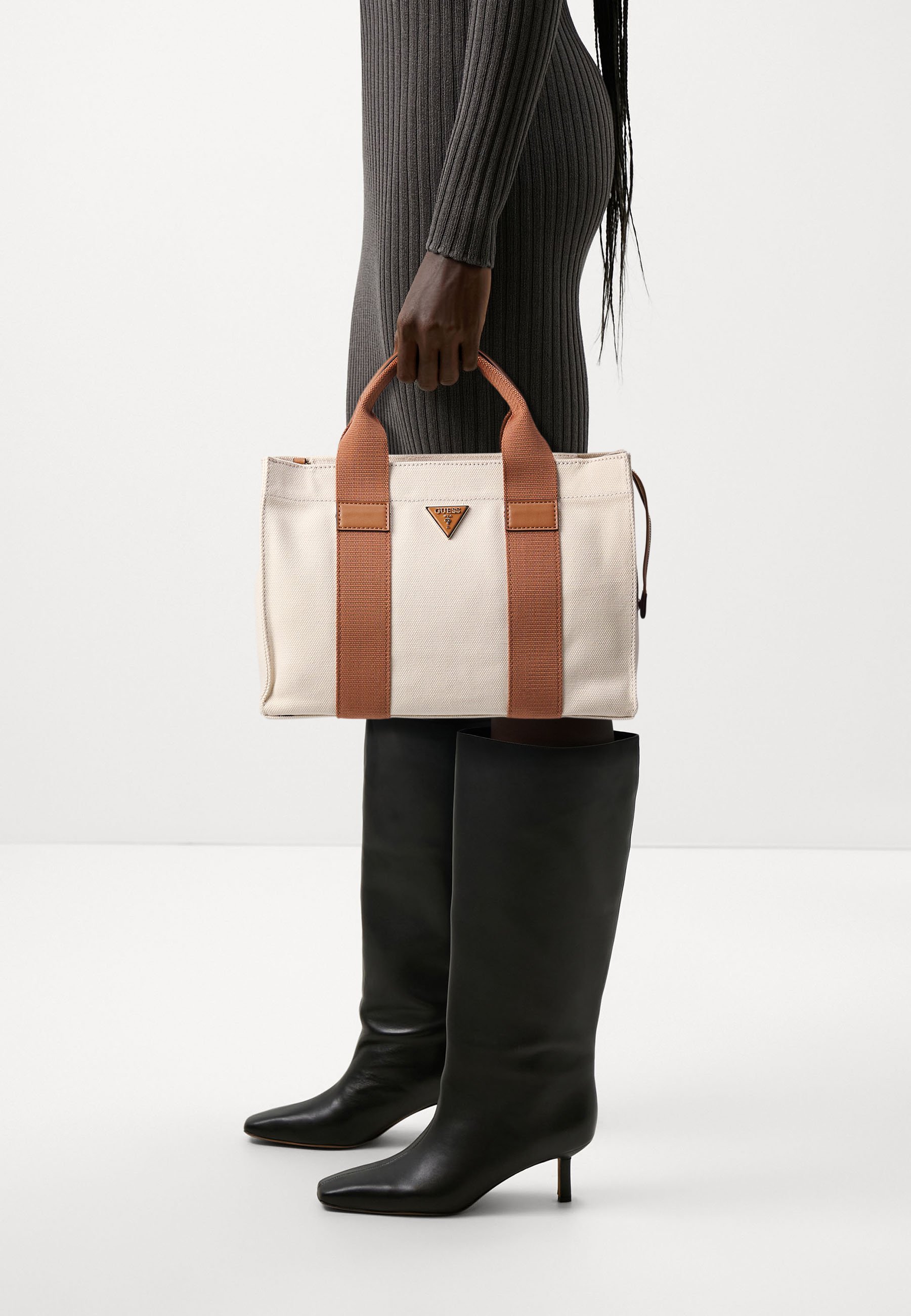 Sac à Main GUESS Stephi Bambou Fourre-tout Cognac En Cuir - Neuf Avec étiquettes