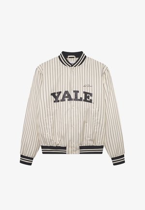 Biała satynowa bomberka z czarnymi pionowymi paskami, z napisem "YALE" w wyraźnym druku, ryflowanymi czarnymi mankietami i zapięciem na napy.