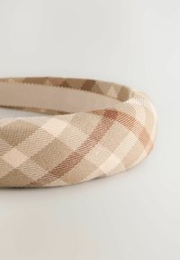 PADDED - Matu veidošanas piederums - pretty check