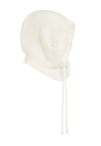 Biała czapka dzianinowa o miękkiej fakturze, ze sznurkami ściągającymi i kapturkiem, z bezszwowym brzegiem i brakiem widocznych wzorów.