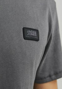 Jack & Jones CLASSIC TEE CREW NECK - Camiseta básica - asphalt