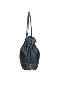 Borsa di pelle blu scuro con chiusura a coulisse e due lunghe maniglie. Texture liscia e forma rotonda con dettagli in metallo argentato.