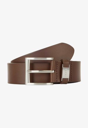 Ceinture en cuir marron au toucher lisse, dotée d'une boucle rectangulaire en argent et d'un accent métallique portant le nom de la marque.