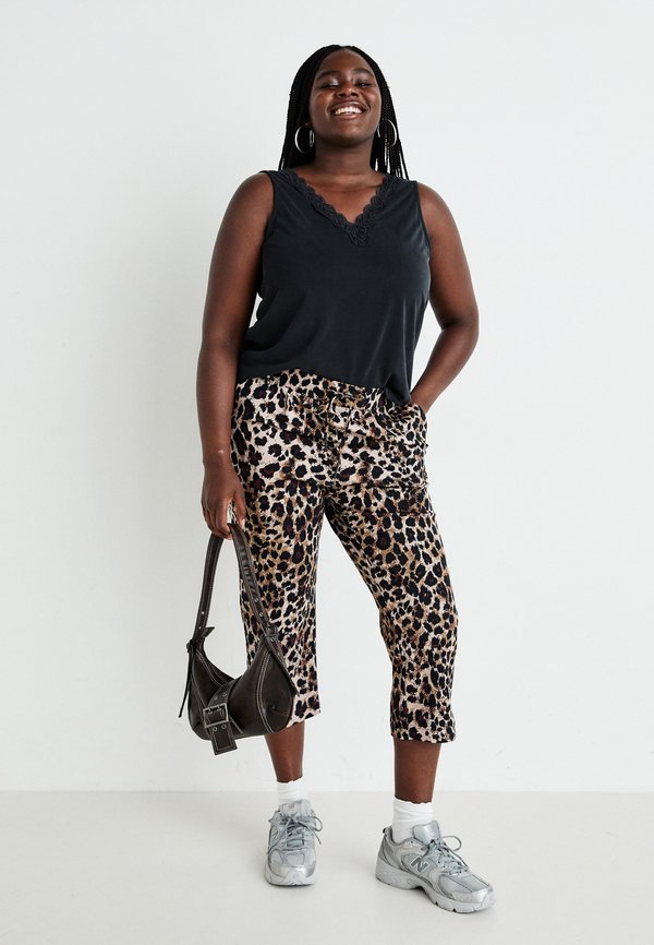 CARGOLDTRASH LIFE CLASSIC KNICKERS - Trousers - light taupe/chicory coffee4