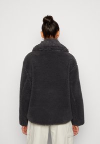Weekday Abrigo de invierno - grey