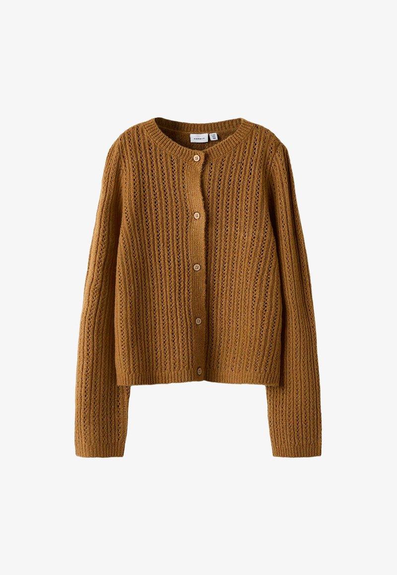 Brauner gestrickter Cardigan mit langen Ärmeln, geknöpftem Vorderteil und einer strukturierten vertikalen Streifenmuster.