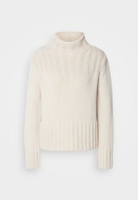 Pull en grosse maille couleur crème avec col montant côtelé, poignets et ourlet côtelés, présenté de face sur un fond uni.