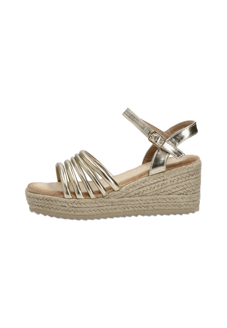 Sandalias de cuña con correas metálicas doradas, suela de yute trenzado y plantilla acolchada. Presenta una correa en el tobillo ajustable para un ajuste seguro.
