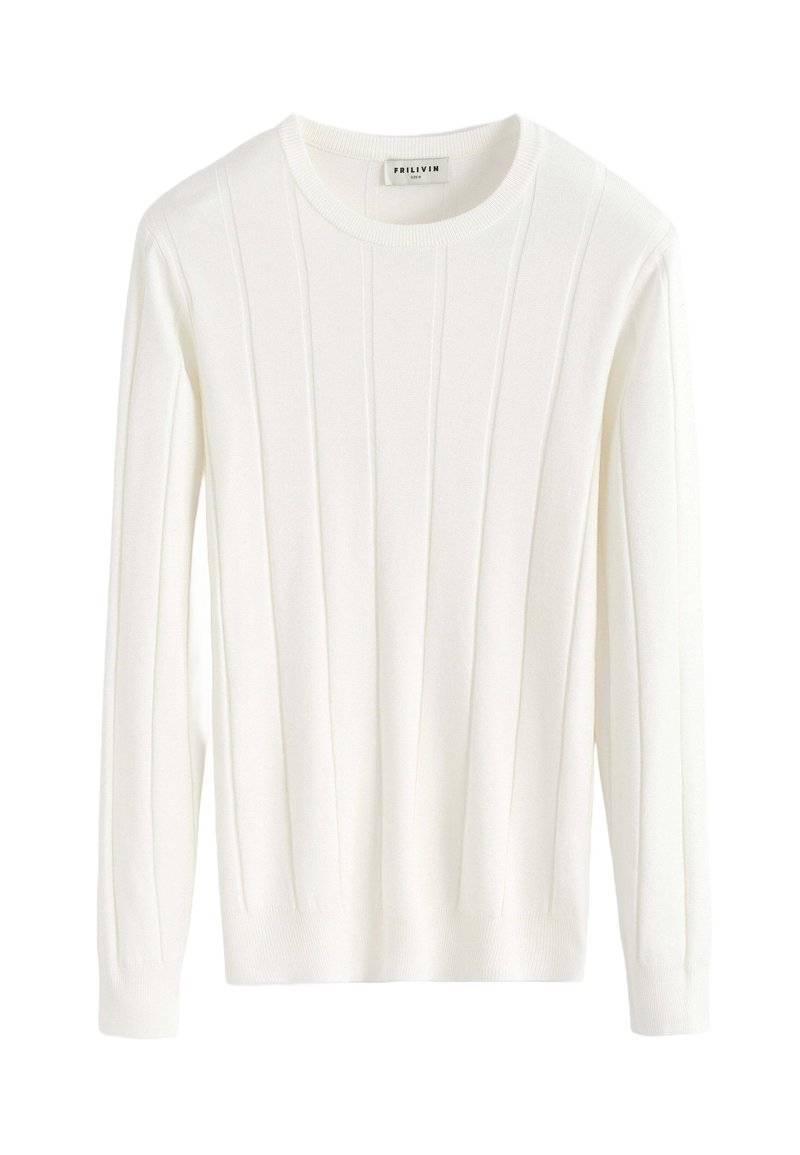 Pull blanc en tricot avec texture côtelée, col rond et manches longues. Tissu doux sans motifs ou accents visibles.