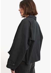 NA-KD BOXY SHORT TRENCHCOAT - Suvejakk - black
