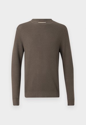 Maglione marrone con texture e motivo a rombi, scollo rotondo e maniche lunghe. Le costine sui polsini e sull'orlo conferiscono struttura.