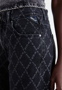 Replay Relaxed fit -farkut - black