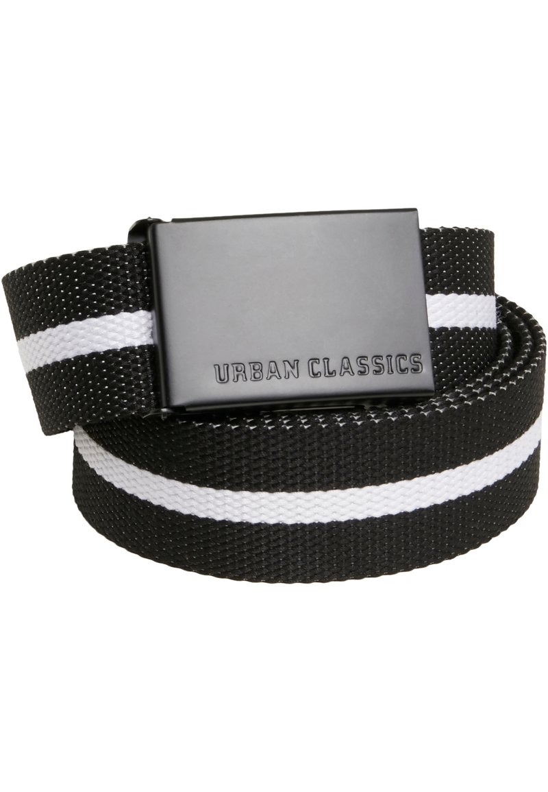 Ceinture tissée noire avec des rayures blanches, dotée d'une boucle rectangulaire en métal noir embossée avec "URBAN CLASSICS." Surface texturée.