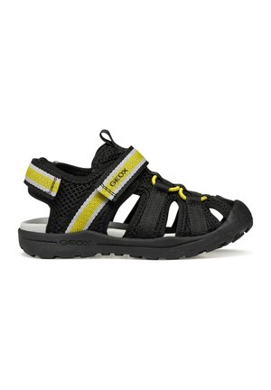 Sandale de sport en mesh respirant noir et jaune avec bout fermé, bride Velcro réglable et semelle en caoutchouc robuste.