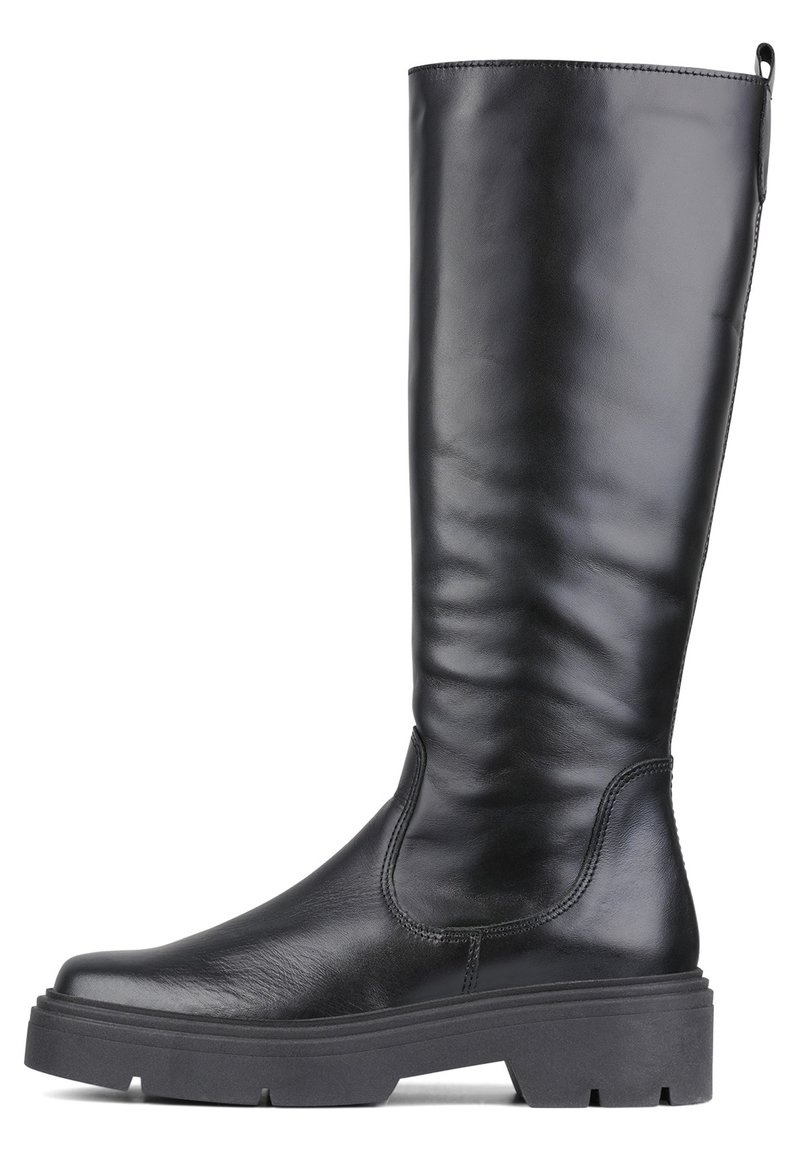 Bota negra de cuero hasta la rodilla con un acabado suave, punta redondeada y suela de goma gruesa. Cuenta con una cremallera lateral para facilitar su uso.