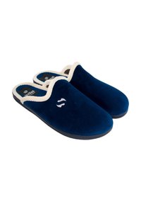 Pantuflas de terciopelo azul marino con ribete crema, de talón abierto y textura suave. Presenta un logo bordado sencillo en la parte superior. Suela de goma.