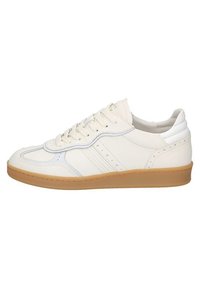 Witte leren sneakers met een laag ontwerp, ronde neus en een zool van gumrubber. Kenmerken zijn tonale stiksels en minimale accentdetails.