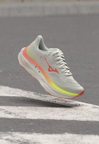 Επιλέχθηκε, white/desert flower/lime pu