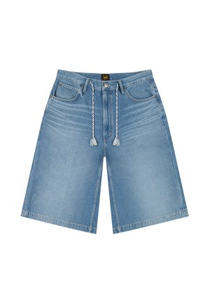 Svetlo modri jeans hlačniki z vrvico za zavezovanje v pasu, sprednjimi žepi, zankami za pas ter bledenjem detajlov blizu žepov in stegnen.