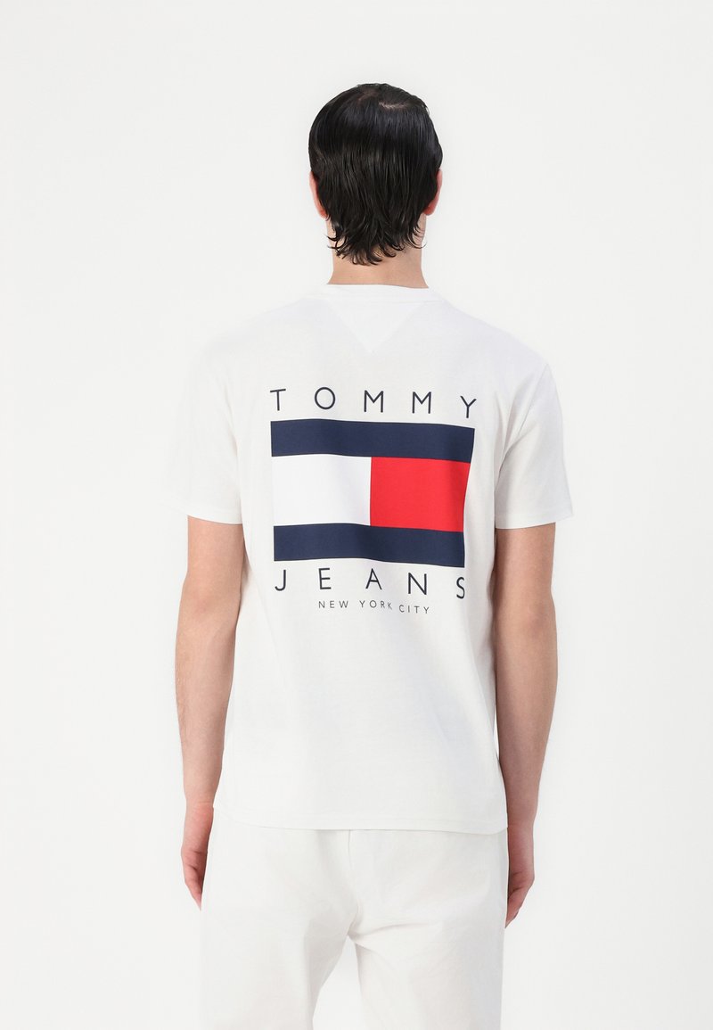 Tommy Jeans FLAG GRAPH - Apdrukāts T-krekls - ecru
