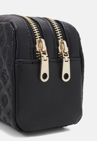 Guess Toalettmappe - black