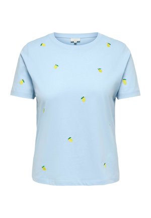 Lyseblå T-shirt med korte ærmer og små gule citronbroderier spredt over forsiden og ærmerne.