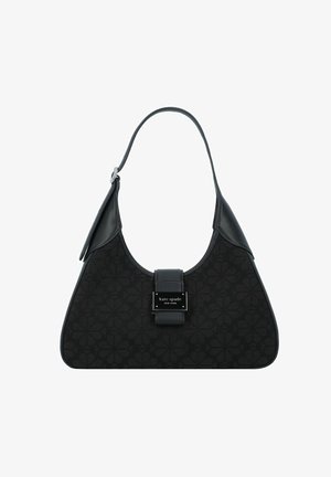 Musta käsilaukku kaarevalla muodolla, teksturoidulla kankaalla, nahkaosilla ja keskellä brändin nimen "kate spade" esittelevällä plaketilla.