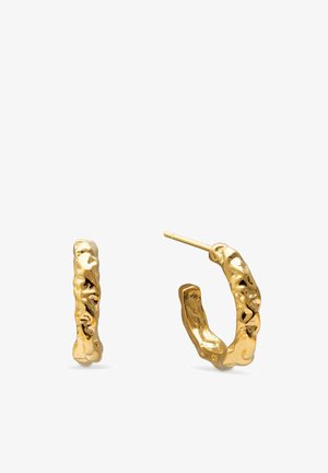 Boucles d'oreilles en or avec une surface texturée et froissée. Forme arrondie et conception fermée. Dispose d'une simple fermeture à tige pour un port sécurisé.