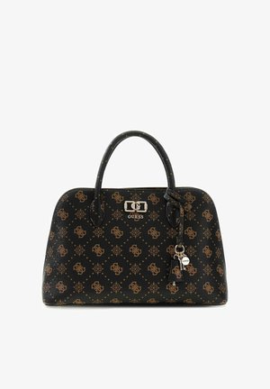 Sac à main noir Guess avec motif logo marron, double poignée, plaque logo argentée et porte-clés assortis.