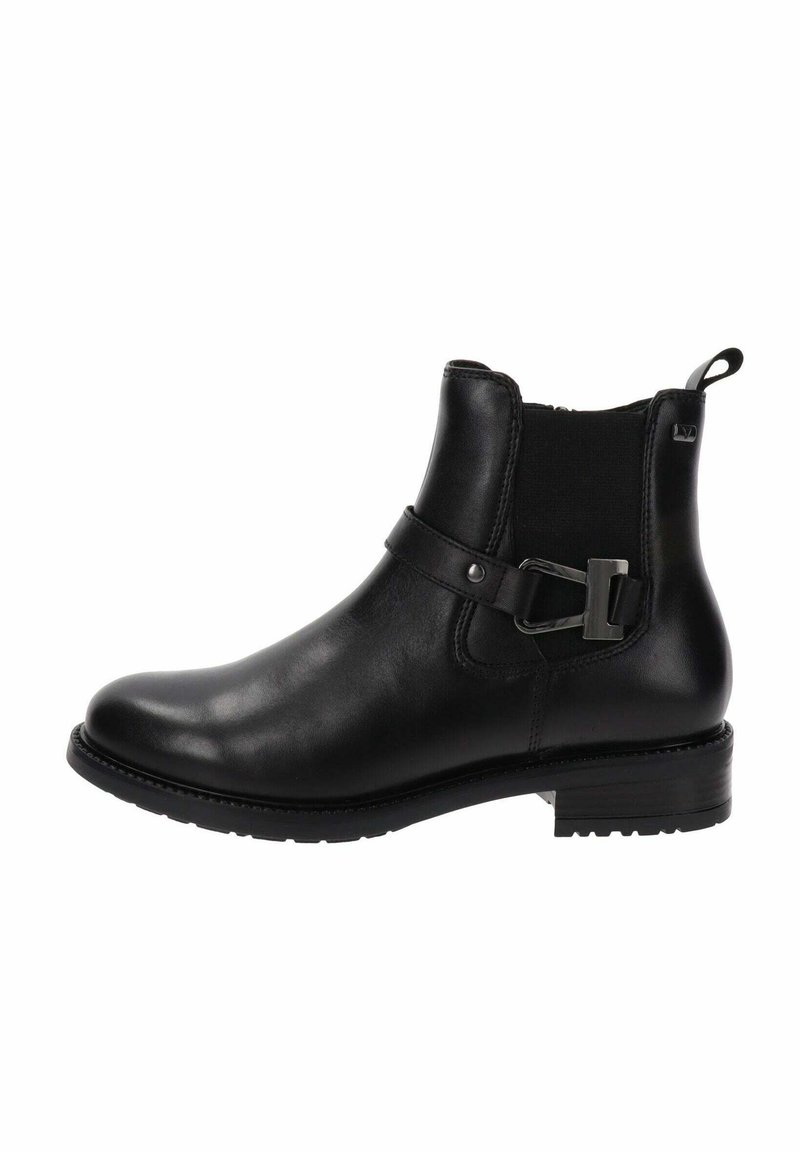 Stivale in pelle nera con punta rotonda, pannelli elasticizzati ai lati e cinturino decorativo con fibbia. Suola in gomma texturizzata con tacco basso.