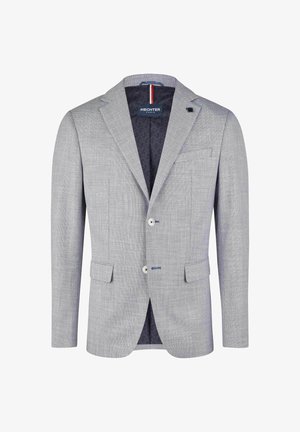 Lichtgrijze blazer van gestructureerde stof. Het heeft twee voorzakken, geknipte revers en witte knopen. Blauwe patroonvoering is zichtbaar.