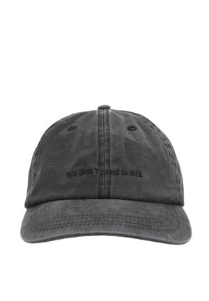 Washed Embroidered H Cap Black
