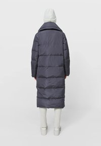 Stradivarius Abrigo de plumas - dark grey