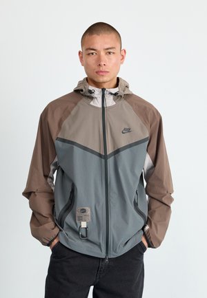 Nike Sportswear TECH WOVEN - Poletna jakna - cave stone/college grey