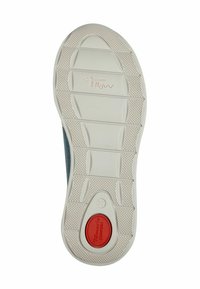 Suola di scarpa con un fondo in gomma bianca texturizzata, un upper in tessuto blu, un bottone di comfort rosso prominente vicino al tallone e linee di presa a motivo.