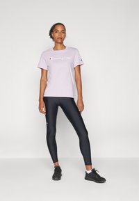 Champion ICONS CREWNECK CONTRAST LOGO - Apdrukāts T-krekls - lilac