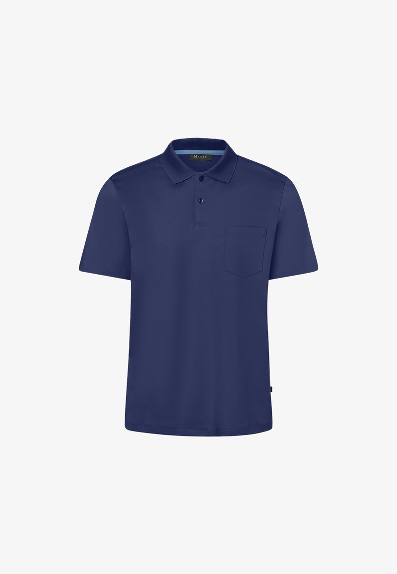 Mörkblå polo t-shirt tillverkad av mjukt tyg, med korta ärmar, krage, tre knappar och en liten bröstficka.