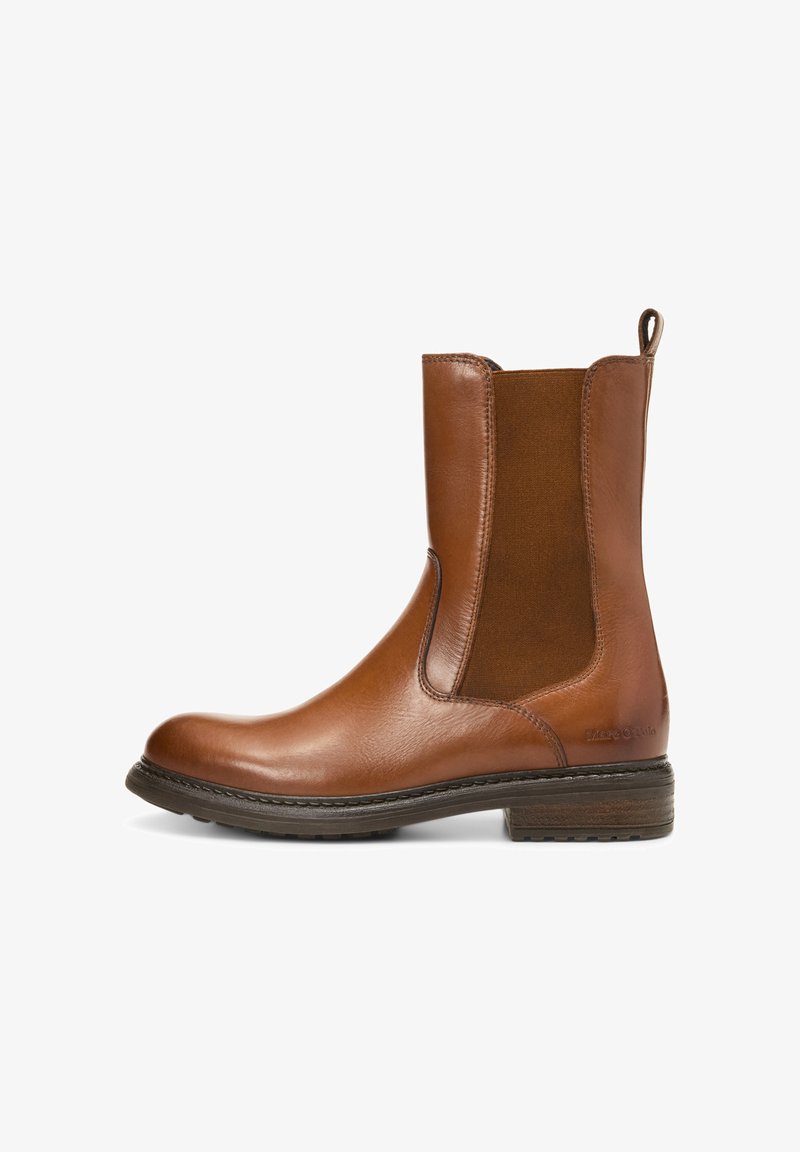 Braune Leder-Stiefelette mit elastischen Seitenpaneelen und strukturiertem Stoff, runder Zehenform und niedrigem Absatz. Verfügt über eine genähte Sohle für Langlebigkeit.