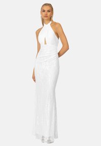 Witte kanten jurk met halterhals, sleufdetail en aansluitende silhouet. Lange rok met een textuur floral patroon en een gladde afwerking.