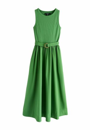 Robe midi verte sans manches avec corsage ajusté, col rond, jupe plissée et ceinture en tissu assorti avec boucle dorée à la taille.
