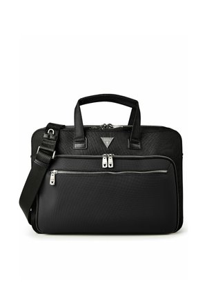 Porte-documents noir pour ordinateur portable avec deux poignées, bandoulière réglable, poches avant zippées et logo GUESS argenté sur le panneau avant.