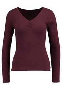 Burgundy žebrovaný top s dlouhým rukávem a výstřihem do V s centrálním nařasením, vyrobený z měkké, elastické tkaniny pro přiléhavý siluetu.