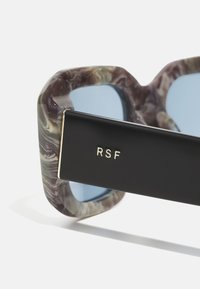 RETROSUPERFUTURE SAGRADO UNISEX - Sončna očala - roccia gray