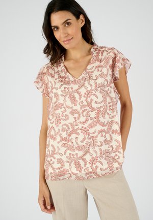 Blusa con estampado floral en rosa empolvado con acentos rojos. Presenta un escote en V y mangas cortas con volantes, hecha de una tela ligera.