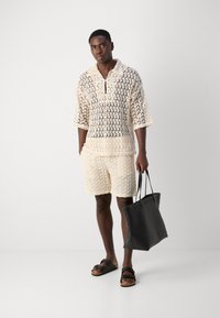 Heathe OLUROMBI SHORT SET - Poloshirts - cream