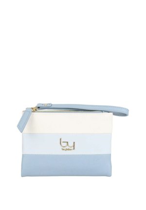 Piccola borsetta da polso con tre strisce orizzontali in bianco, azzurro chiaro e blu, con logo dorato e cerniera con tracolla abbinata.
