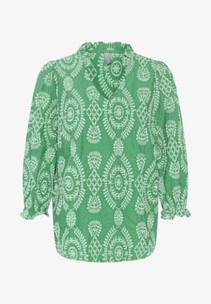Zöld blúz fehér virágos és geometriai mintákkal. Ráncos nyakkivágással és puffos ujjakkal rendelkezik, könnyű anyagból készült.