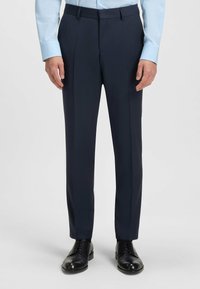 Pantaloni da dress navy realizzati in un tessuto liscio, caratterizzati da una vestibilità elegante, gambe dritte e un design a vita piatta con passanti per cintura.